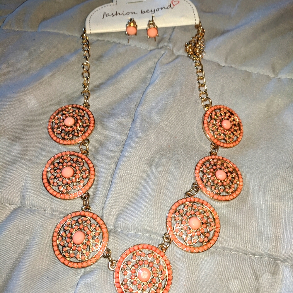 NWT! Vintage Necklace & Earring Set